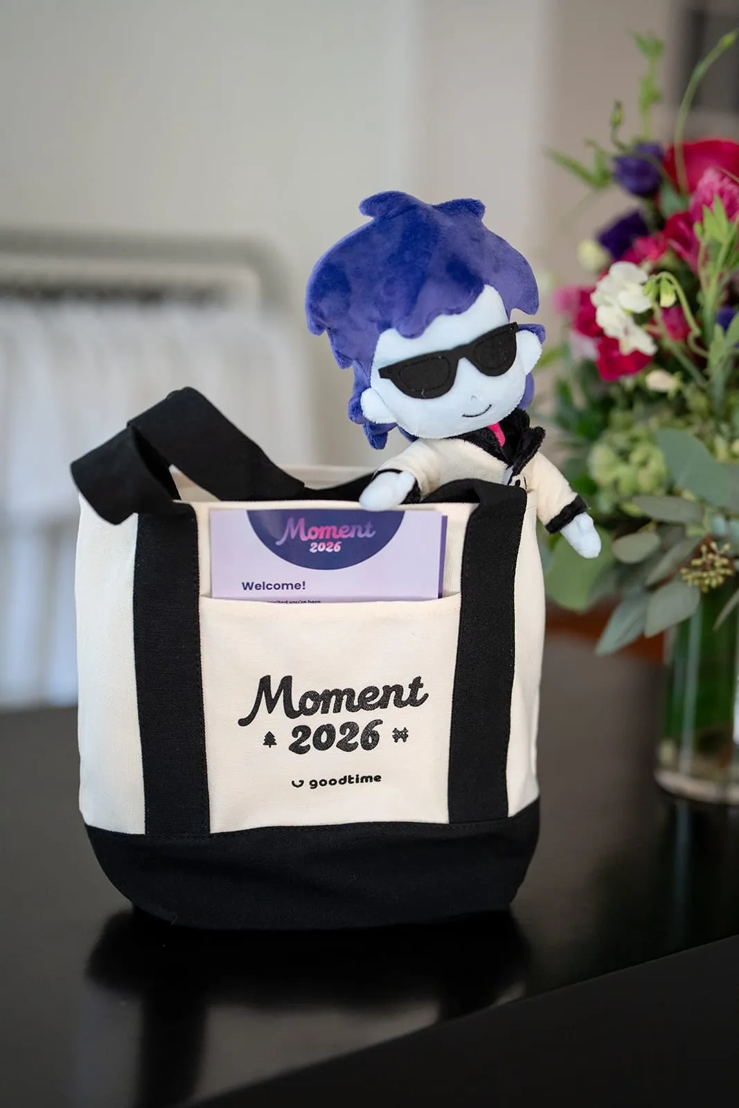 Arrival tote with the Cori doll